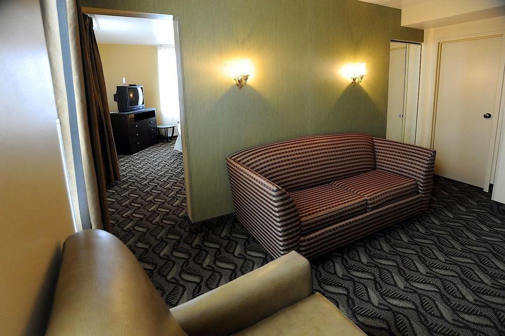 Hotel Retlaw, Trademark Collection By Wyndham Fond du Lac Esterno foto